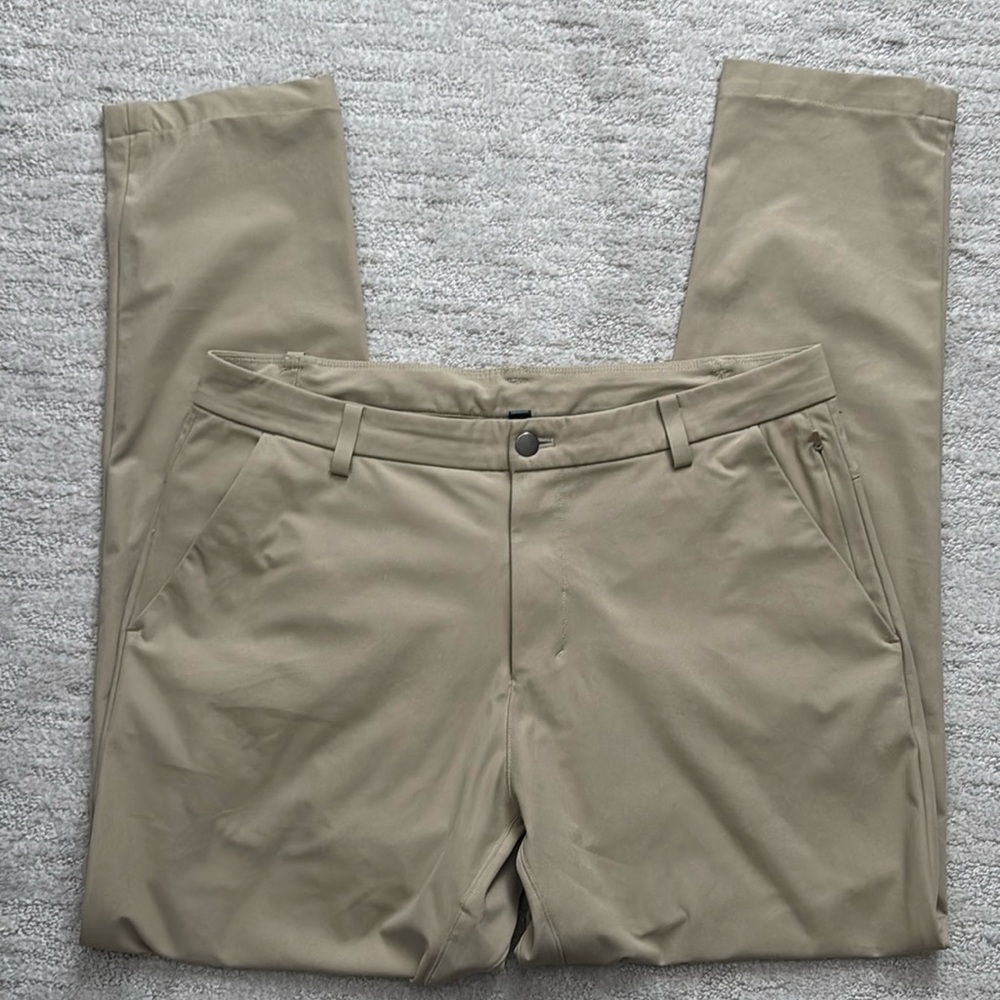 Lululemon Men’s straight leg pant size 34